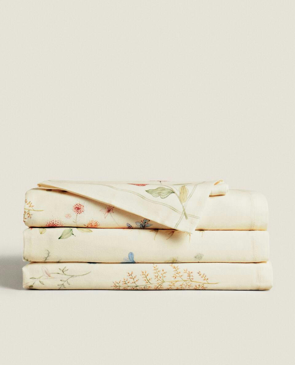 TOALHA DE MESA COM ESTAMPA FLORAL