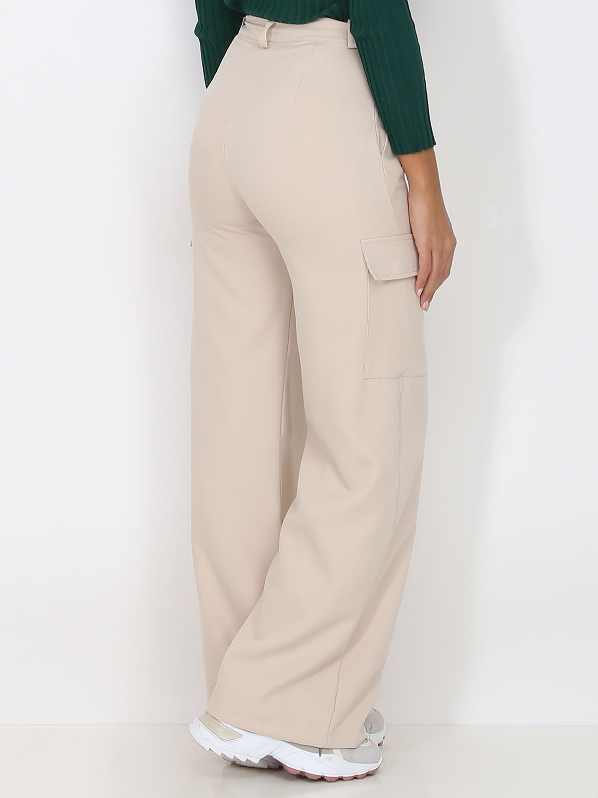 Pantalon léger cargo évasé- Beige