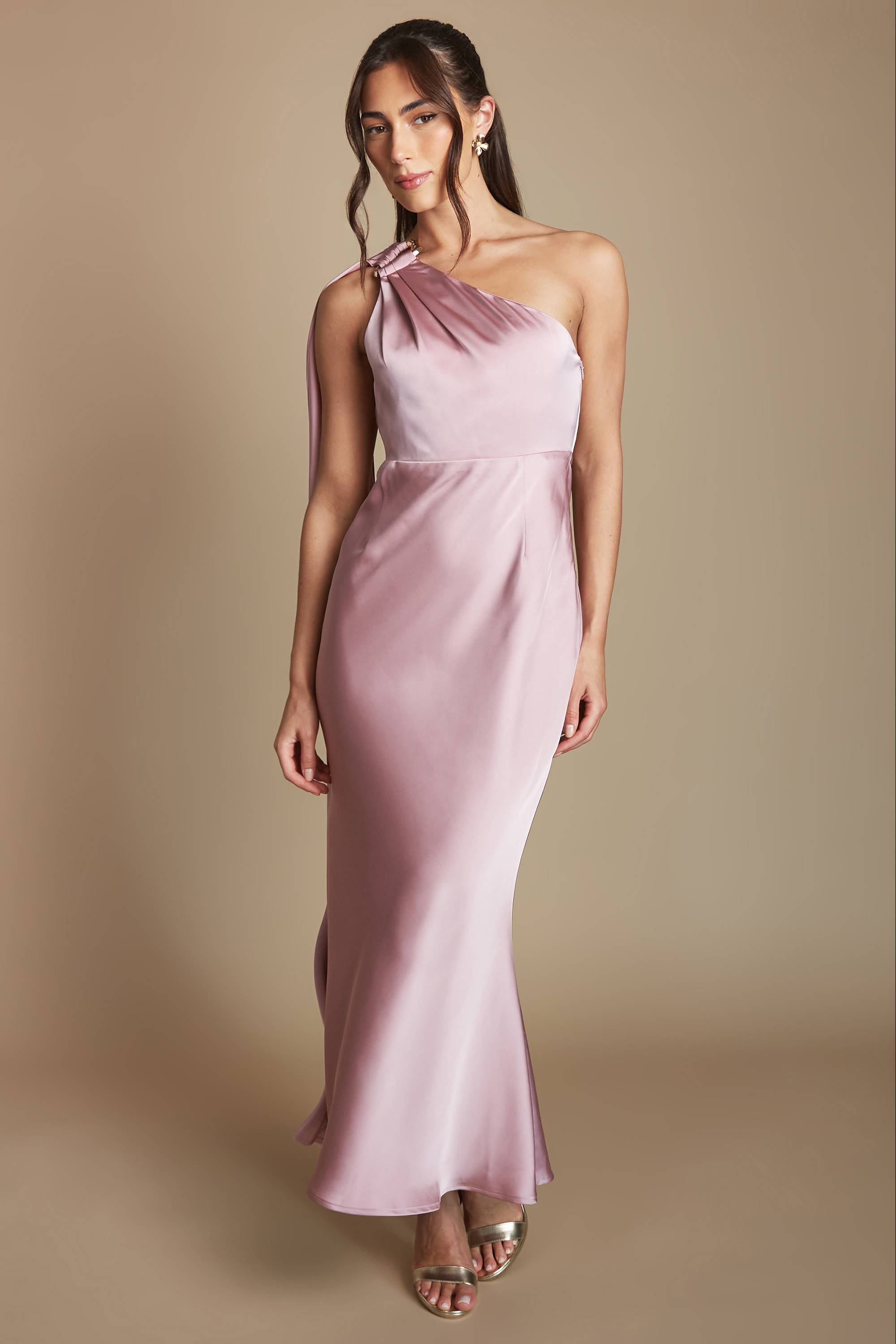 Coast Robe Longue Satinée Asymétrique Petite Taille Pour Demoiselle D'honneur Avec Finition Dorée
