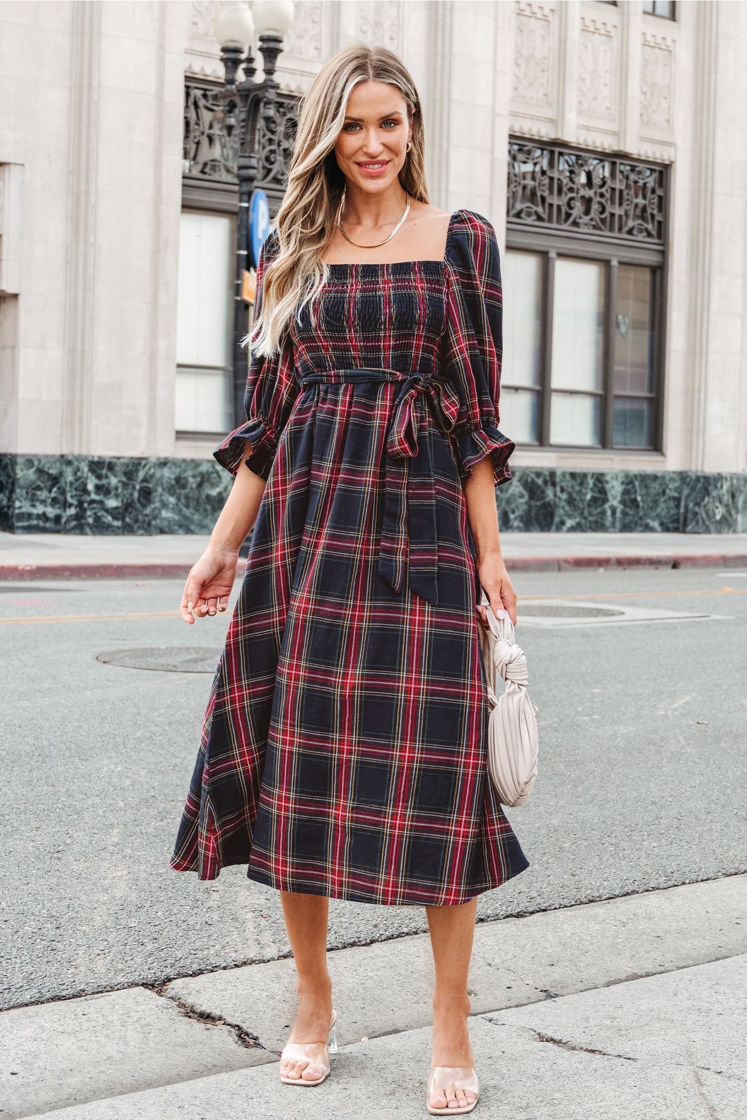 Robe maxi avec ceinture à smocks en carreaux