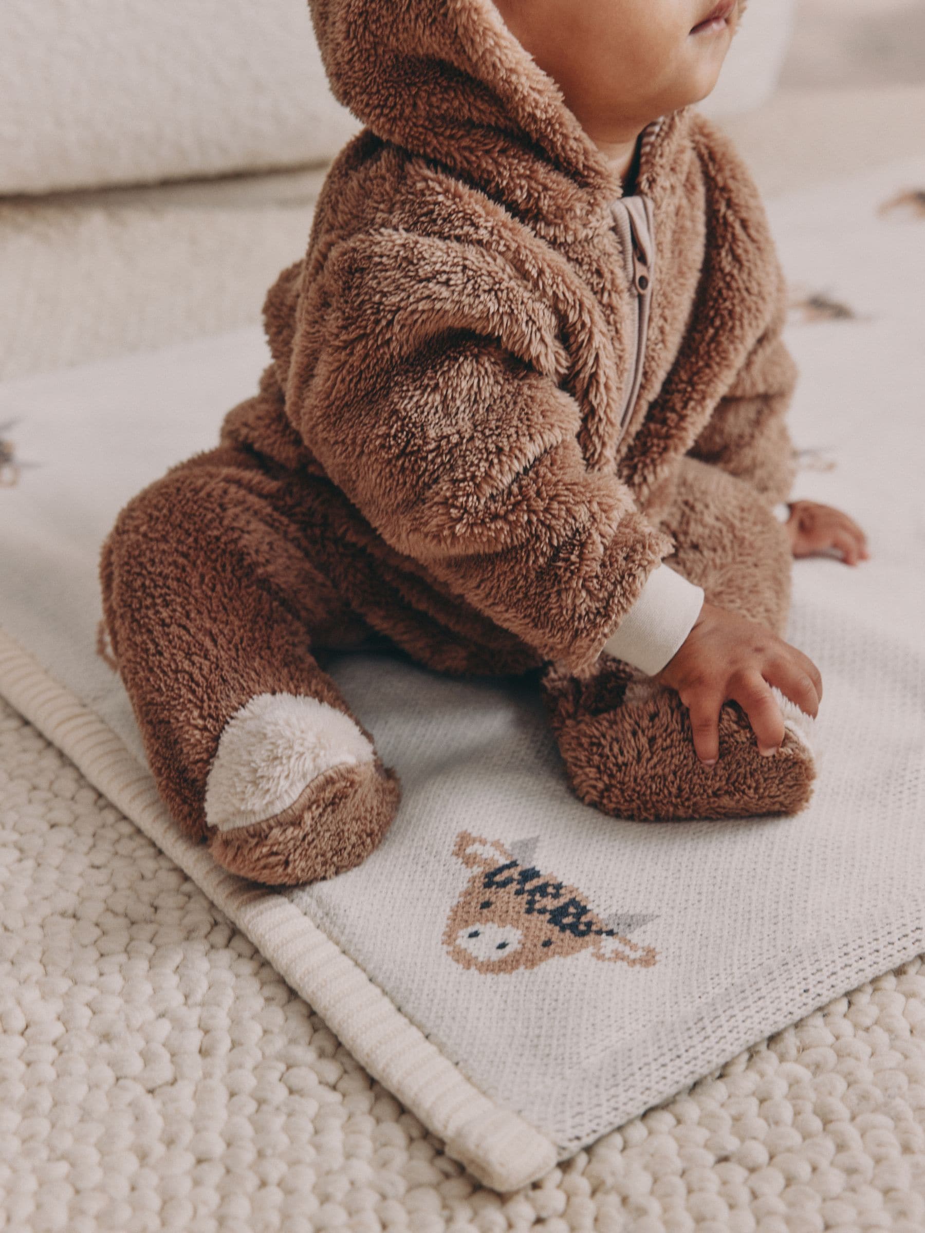Bruine Hamish met capuchon - Baby fleece skipak (0-18mnd)