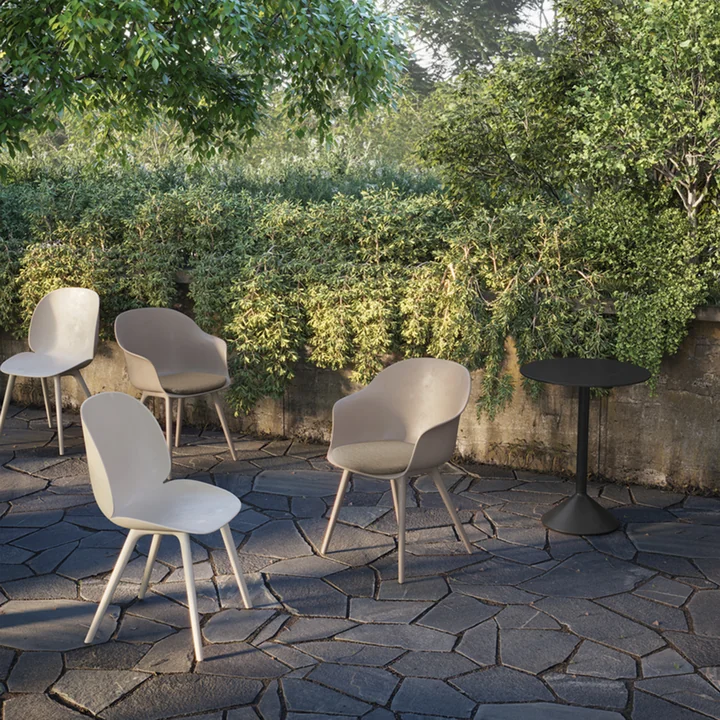 Gubi - Bat Dining Stuhl Outdoor, beige