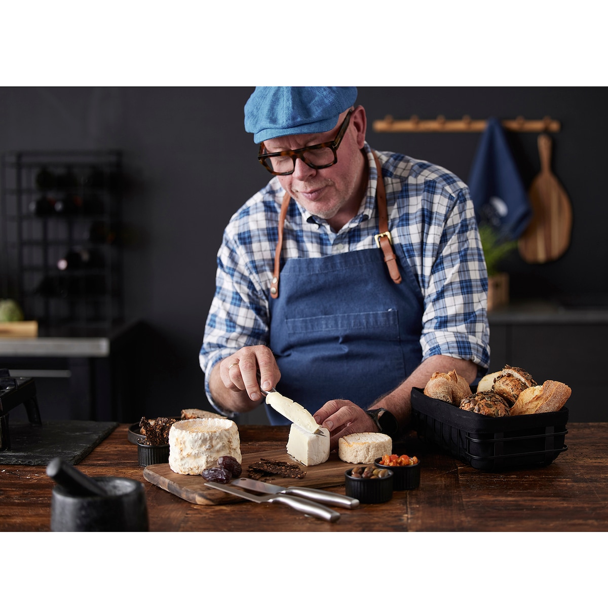 HOLM Cheese board with 3 knives