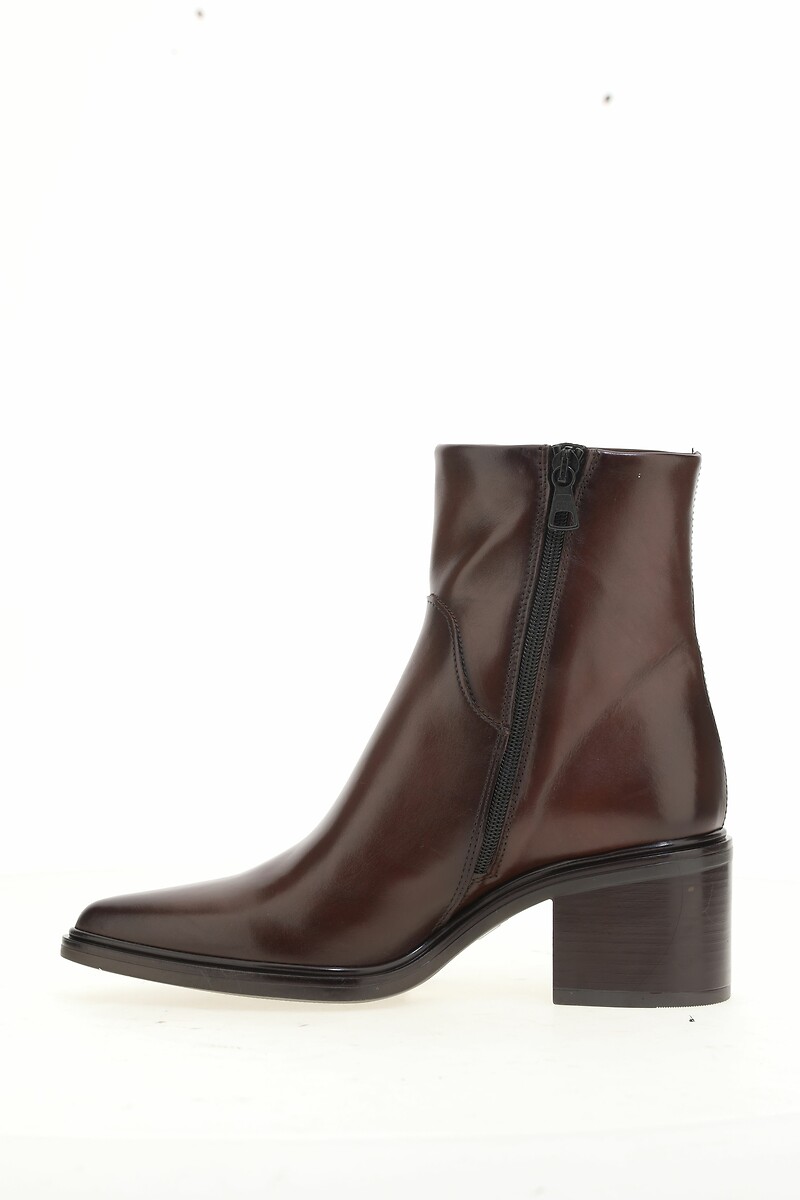 MJUS<br>Botas de couro com bico fino