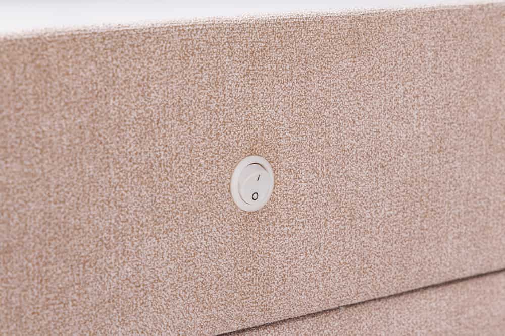 Quadratischer Nachttisch TOULOUSE 55cm beige Samt inkl. Beleuchtung und Schubladen