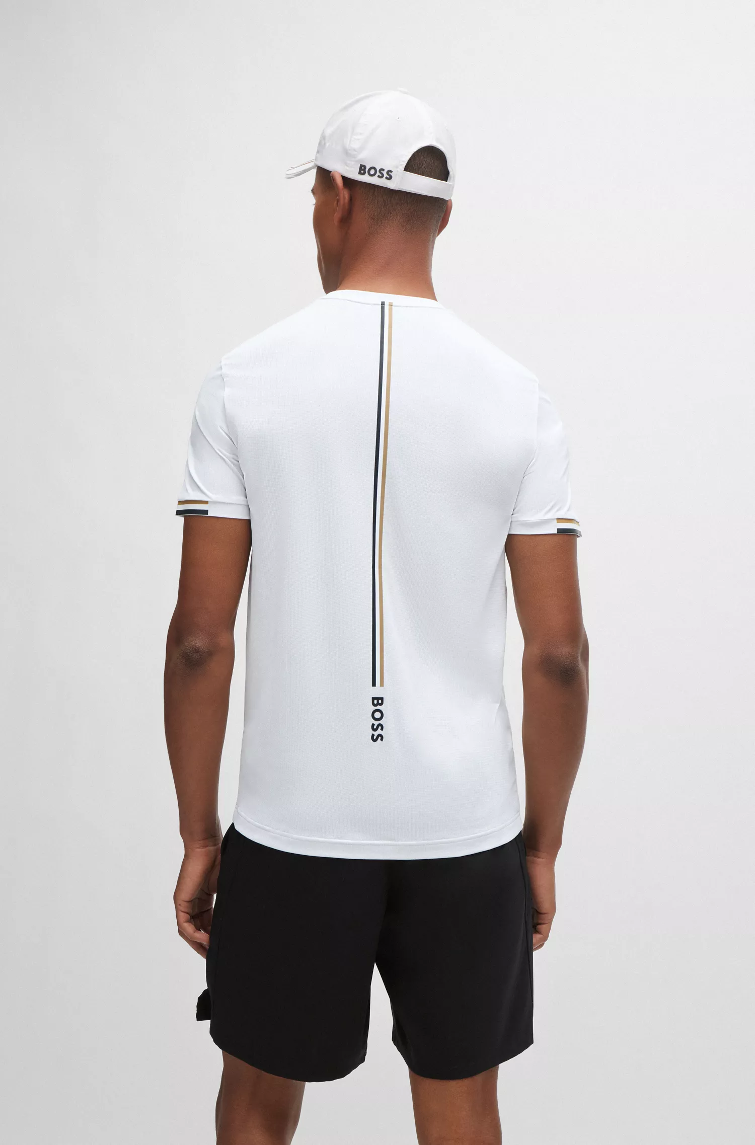 Camiseta BOSS verde em tecido waffle com estampa de listras exclusiva.