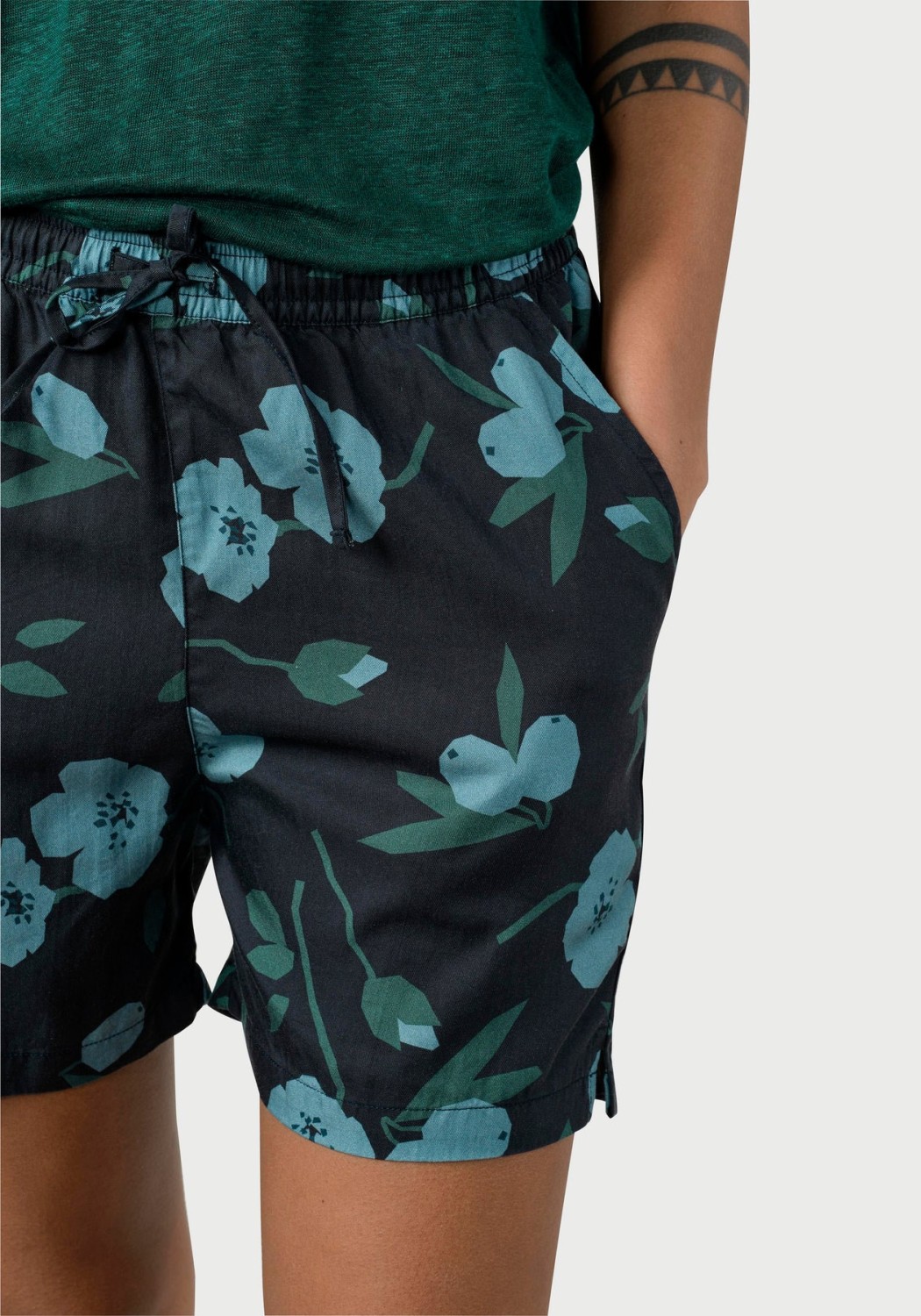 Klitmøller Collective Shorts Miriam Black/Moss Green/Blue Flowers
