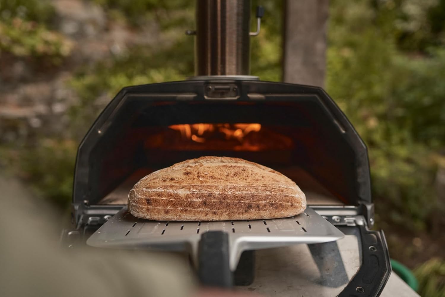 Ooni Karu 2 Pro Multi-Brennstoff Pizzaofen - Edelstahl Outdoor Pizzaofen mit Pizzastein & integriertem Thermometer für 40 cm große Pizzen, Outdoor Grill - Schwarz