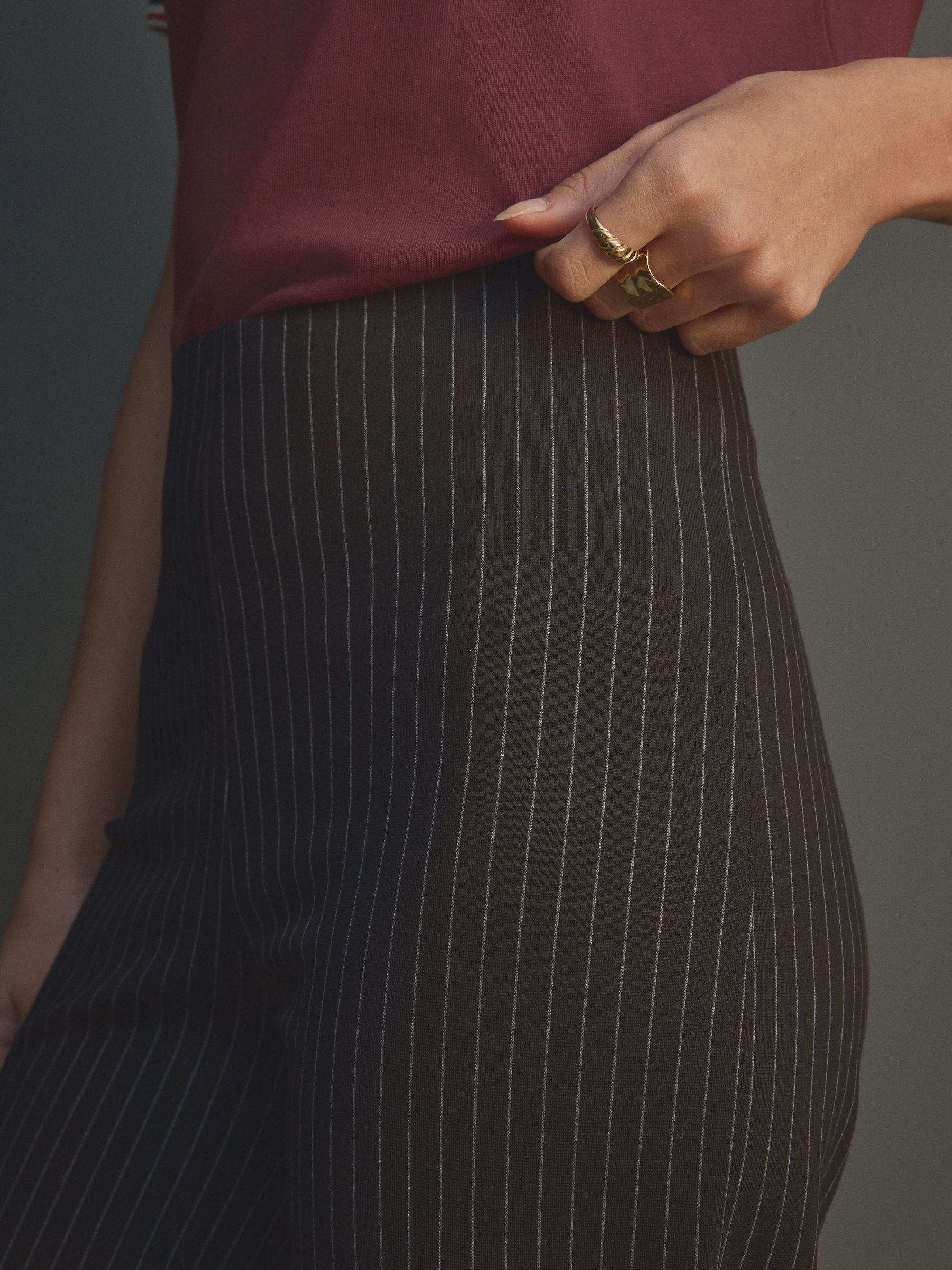 Zwart met krijtstreep - Smoothing Ponte Jersey Broek met Wijde Pijpen