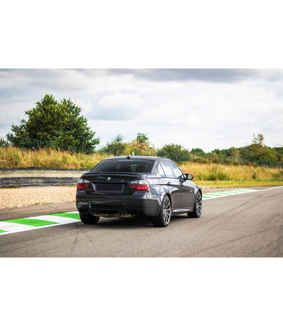 Passion Drift : 3 tours de pilotage d'une AC Cobra et baptême Drift en BMW M3 - SMARTBOX - Coffret Cadeau Sport & Aventure
