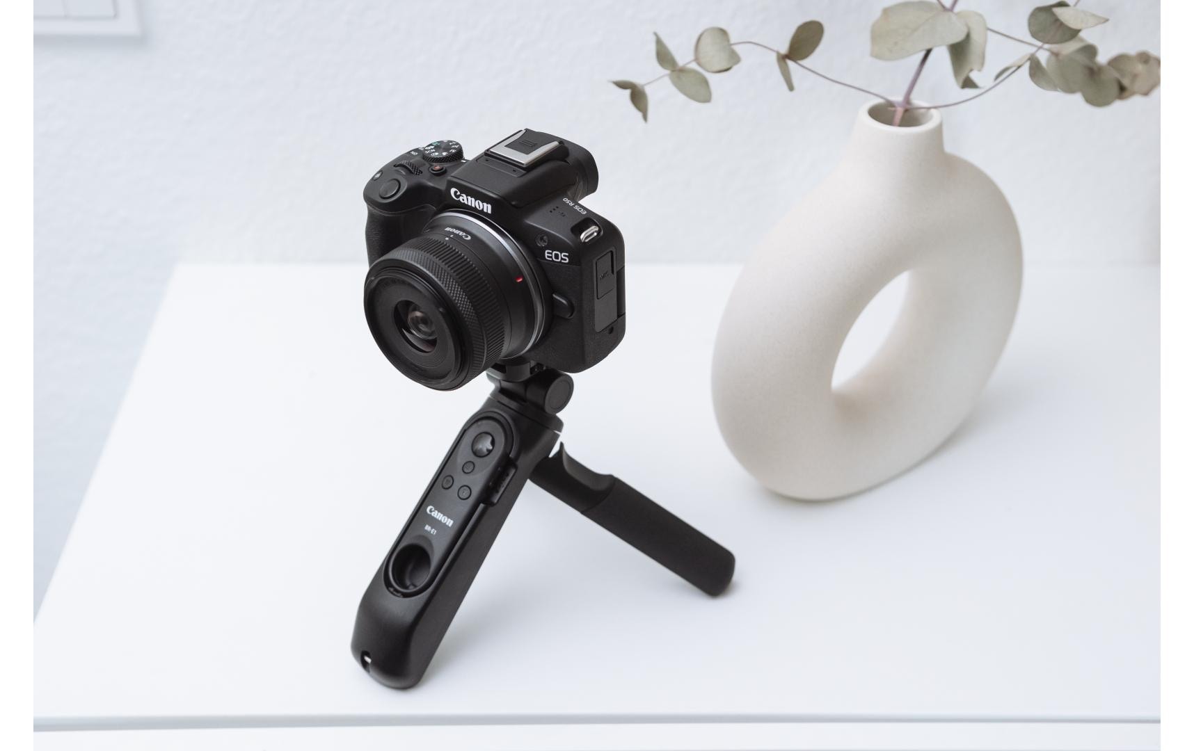 Fotokamera EOS R50 Kit RF-S 18-45 Schwarz<br>Perfekte Einstieg in die EOS R Reihe für aktive Content Creator