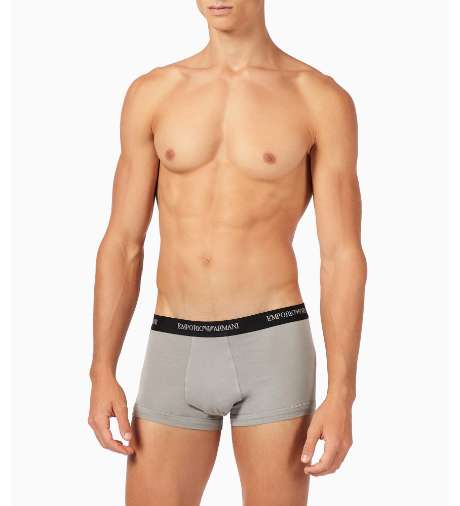 Pacote com três cuecas boxer Emporio Armani: branca, preta e cinza.