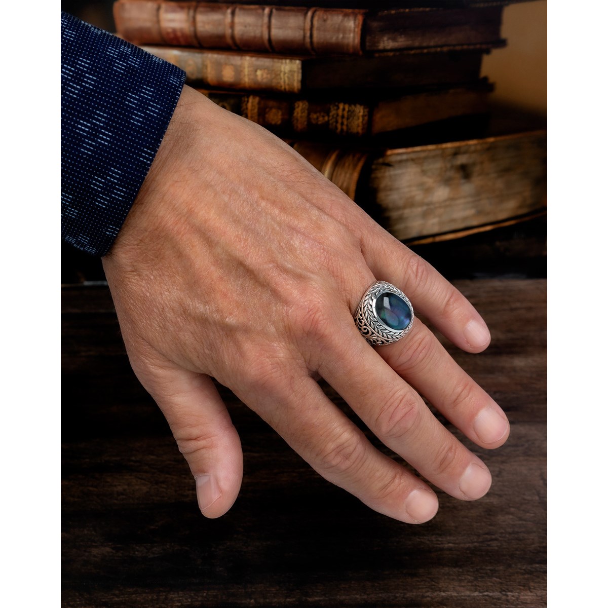 Bague Biker avec Onyx Ovale Noire sur Argent Vieilli | Aden Boutique