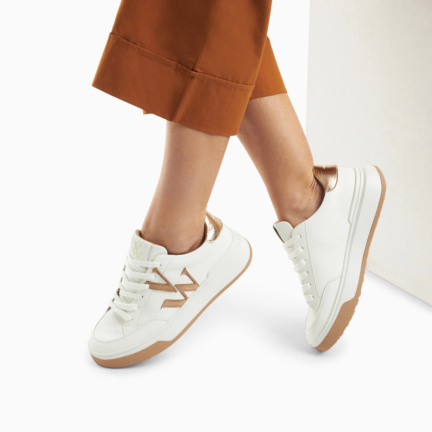 Sneakers-Baskets monogramme Candice blanc et beige