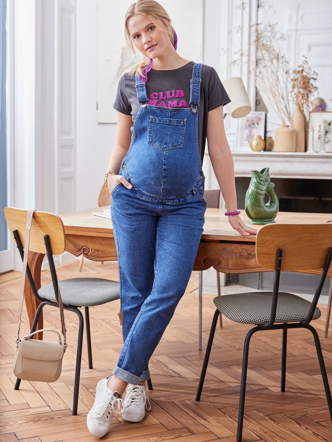 Camiseta personalizável com mensagem, feita de algodão orgânico, para gestantes, cinza escuro.