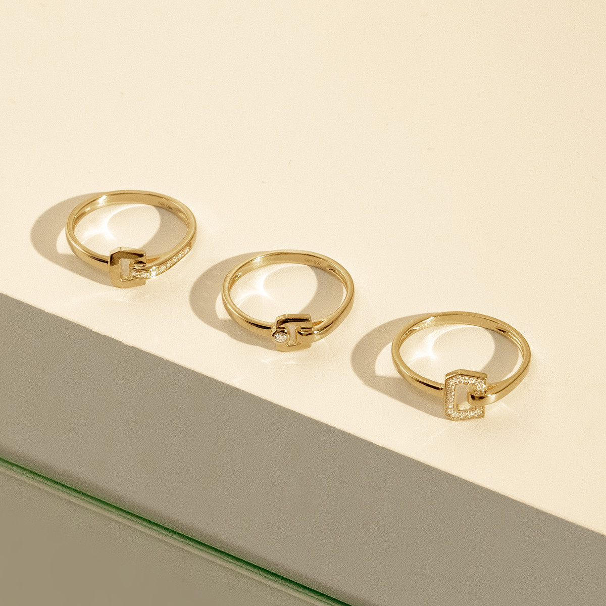 Bague or recyclé 750 jaune boucle et diamant