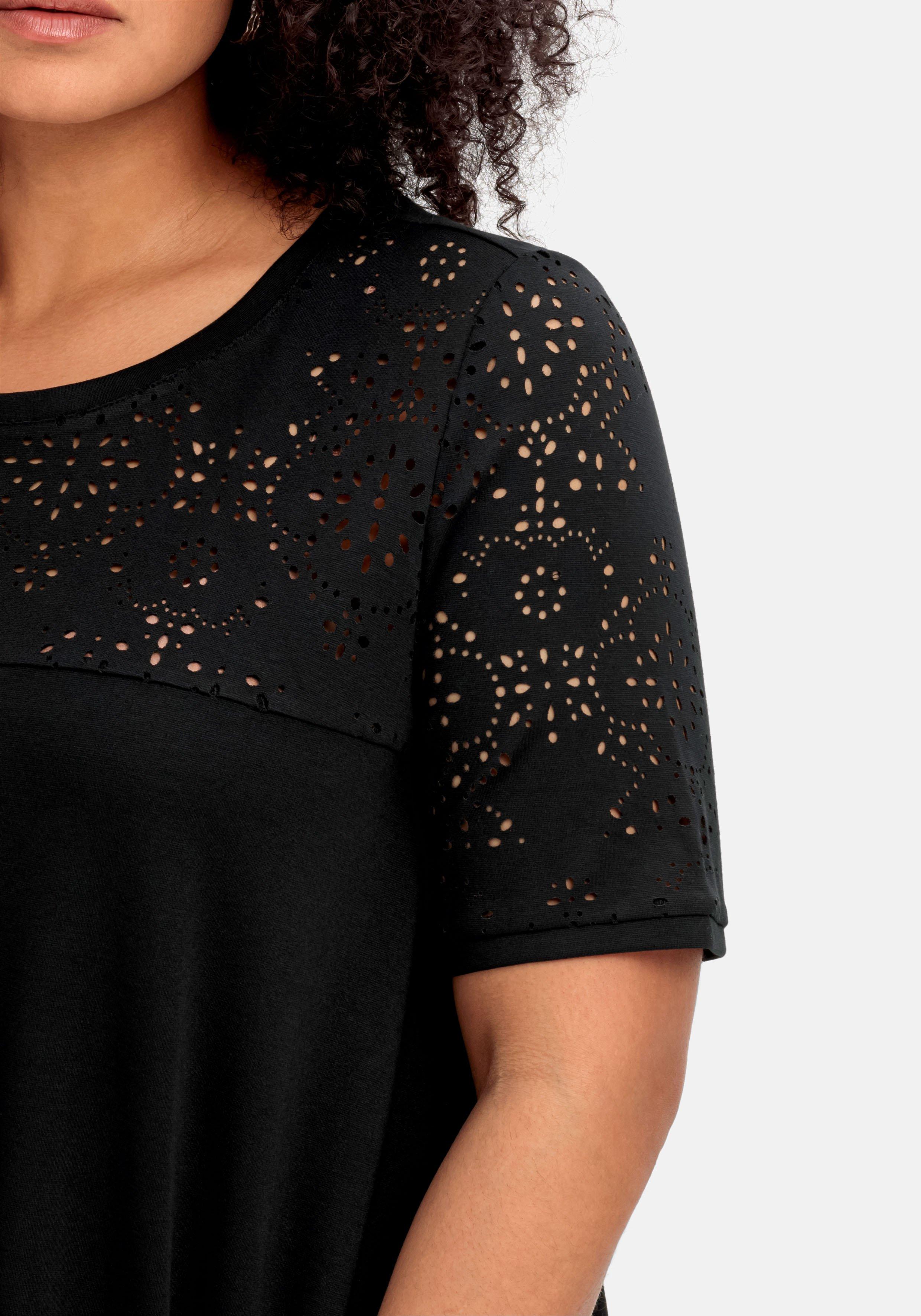 Shirt mit Lasercut-Muster, in A-Linie