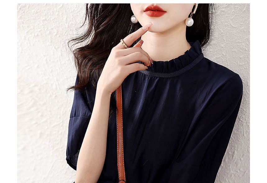 Jeonseon - Blouse met korte mouwen en een effen peplumhals