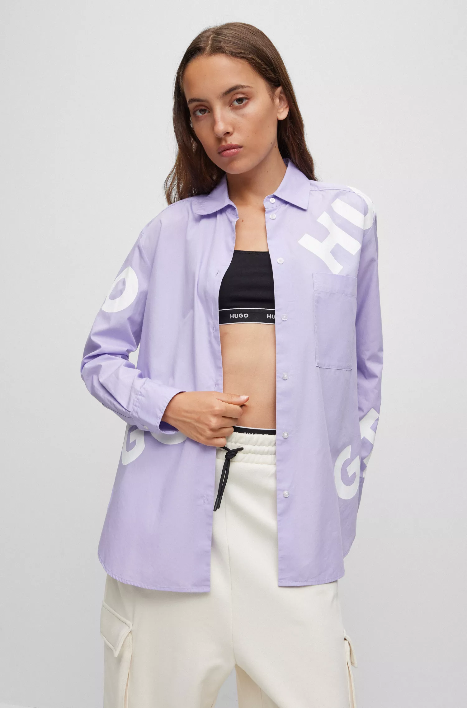 Blusa HUGO vermelha de algodão orgânico com modelagem oversized e logos contrastantes.