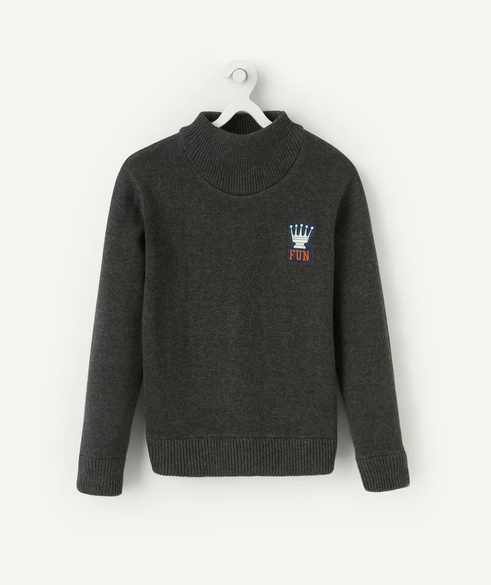 PULL GARÇON EN TRICOT GRIS AVEC COL MONTANT