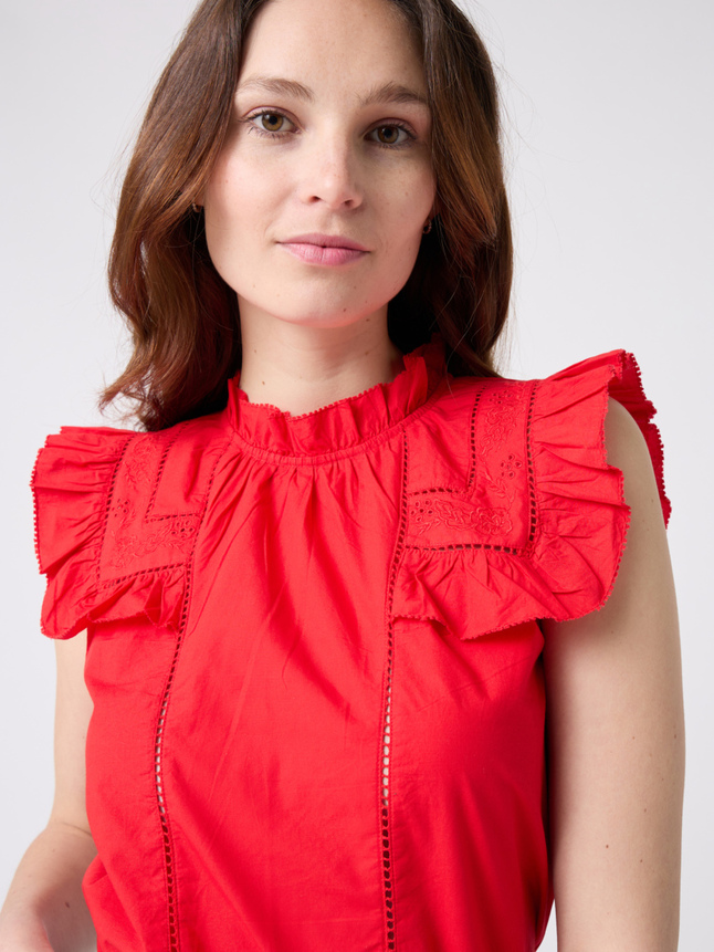 Blouse brodée sans manche