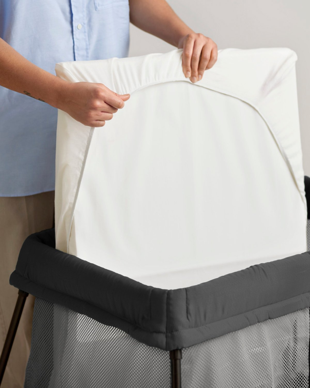BabyBjörn Reiseseng Baby 0-3år – m/ Madrass, Reisebag og Overtrekkslaken | Travel Crib Light
