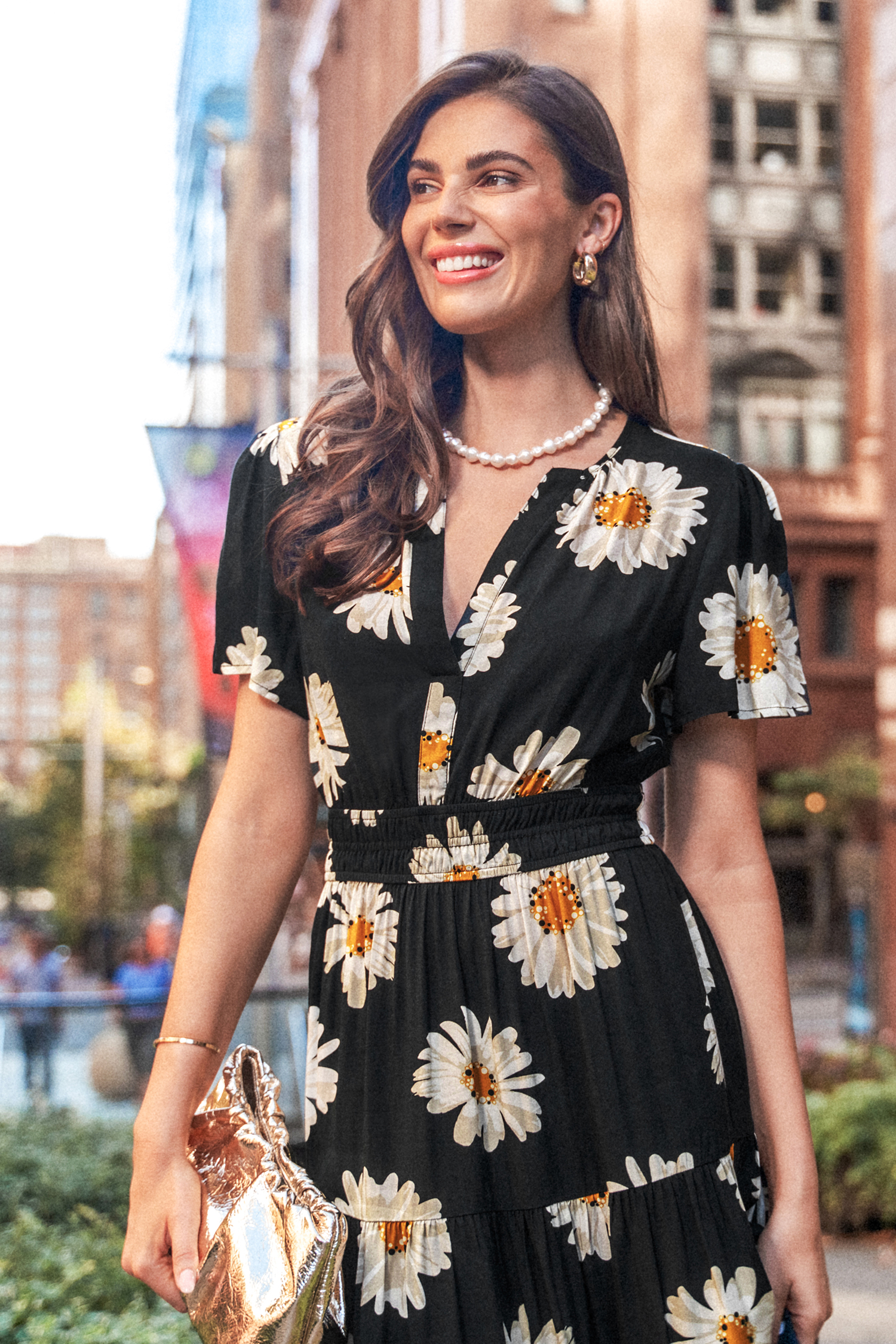 Robe midi fleurie à manches courtes et taille à smocks