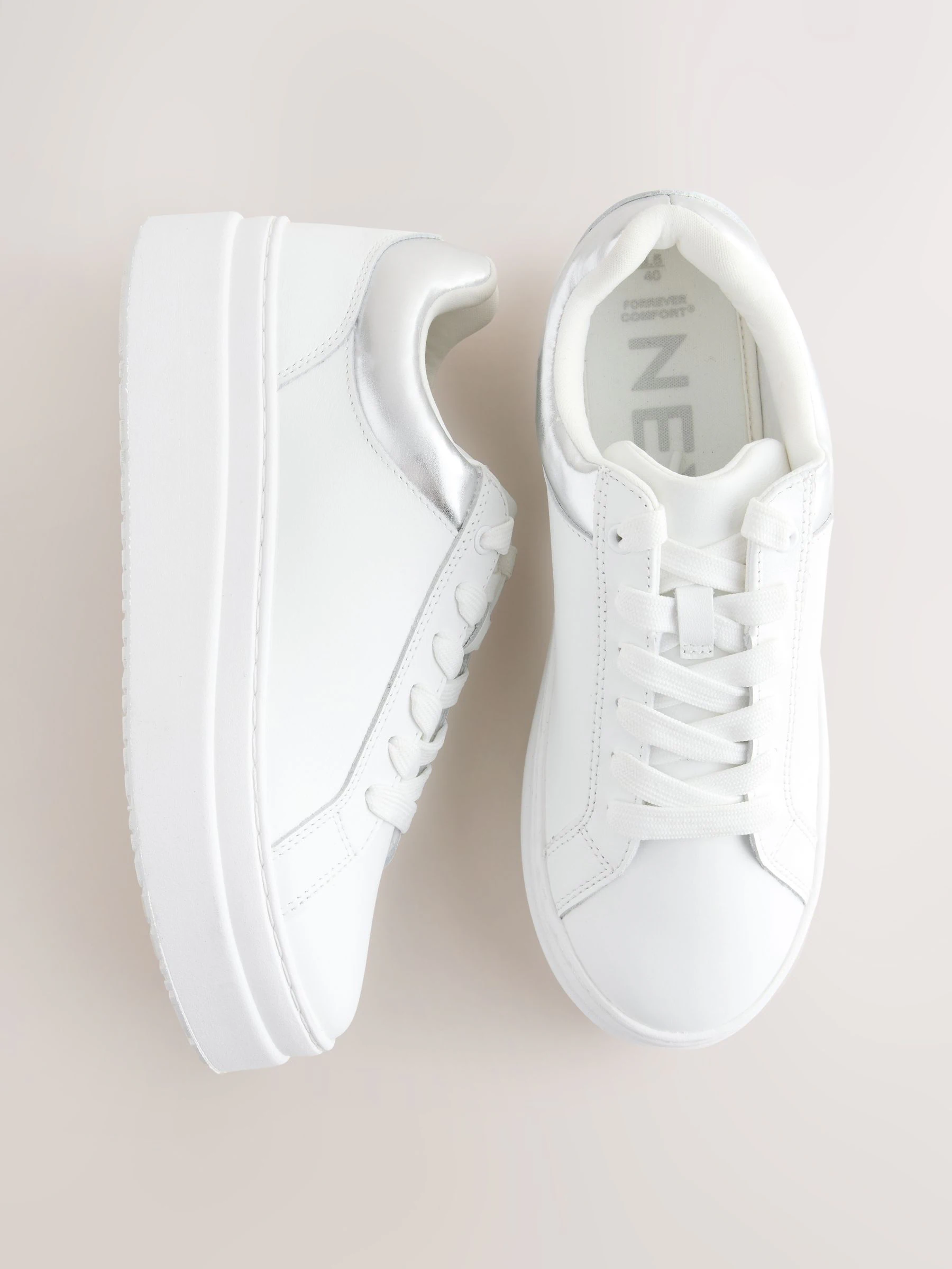 Wit - Leren sneakers met ronde neus en dikke vetersluiting
