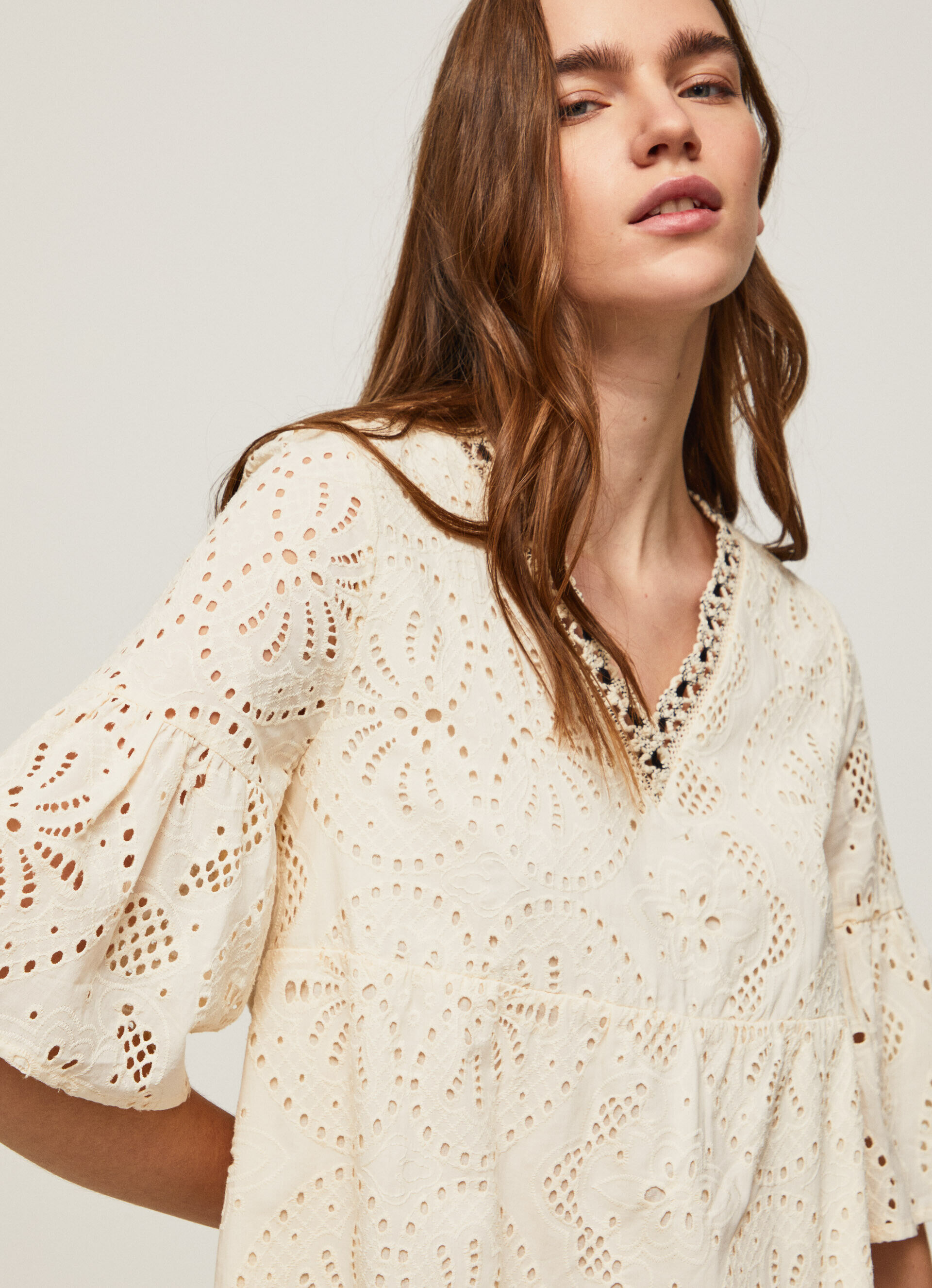 Vestido Padma com detalhes vazados - branco manteiga