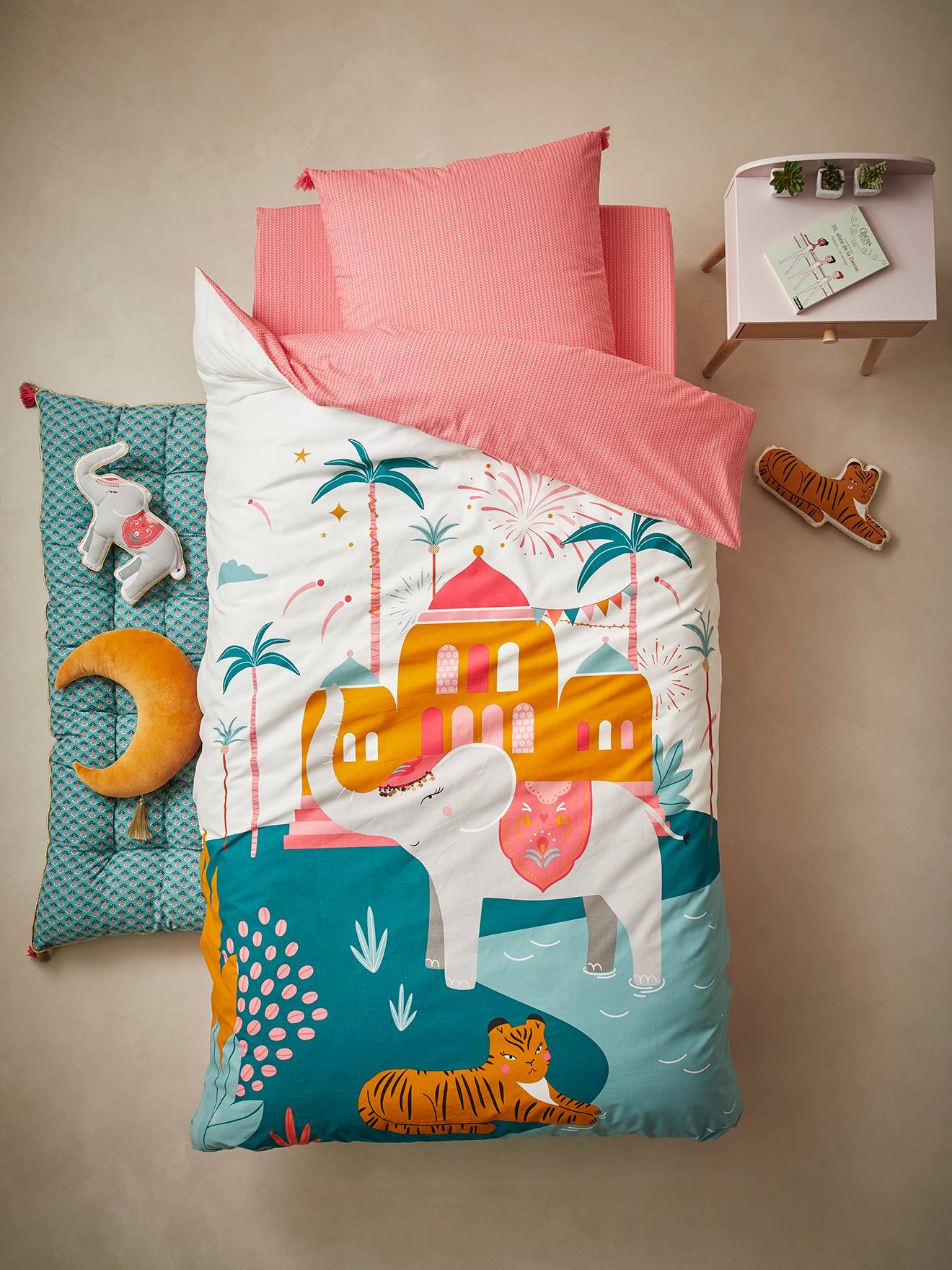 Conjunto de capa de edredom e fronha infantil Eden India, branco claro liso com estampas.