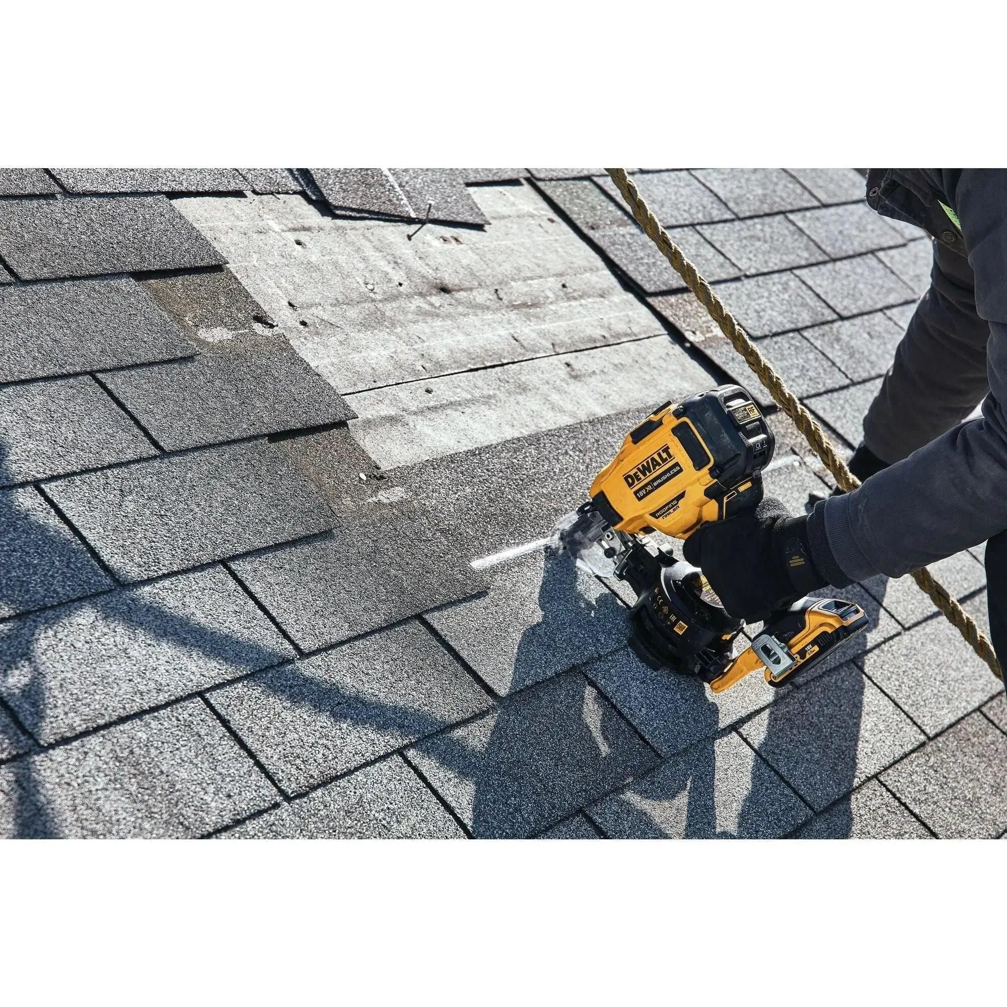 DeWALT DCN45RND2 Accu roofing tacker 18V XR 2.0Ah in TSTAK