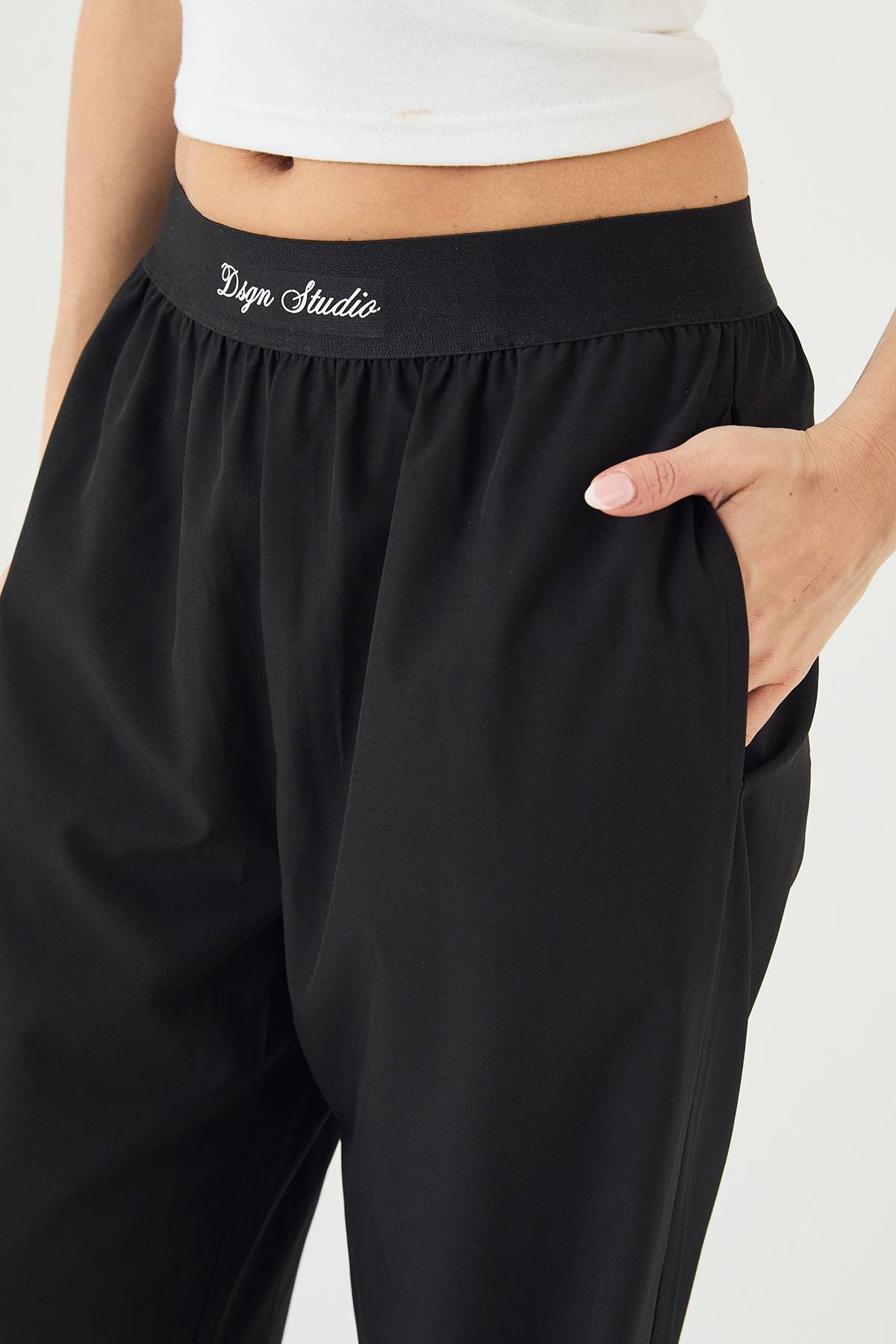 Pantalon DSGN Studio à Taille Élastique et Jambe Droite