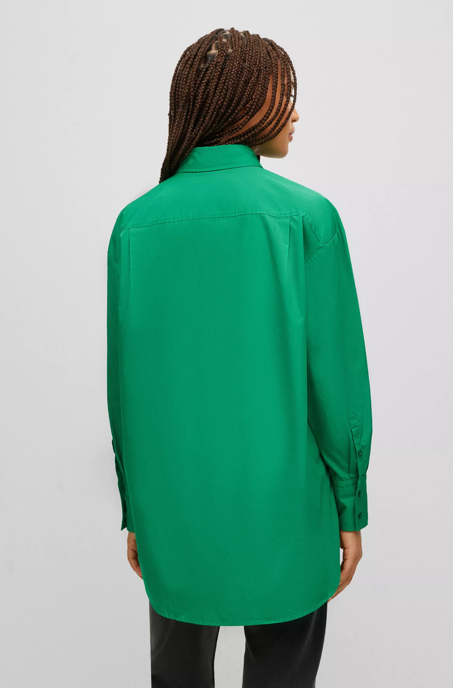 Blusa HUGO vermelha, modelagem oversized, em algodão orgânico.