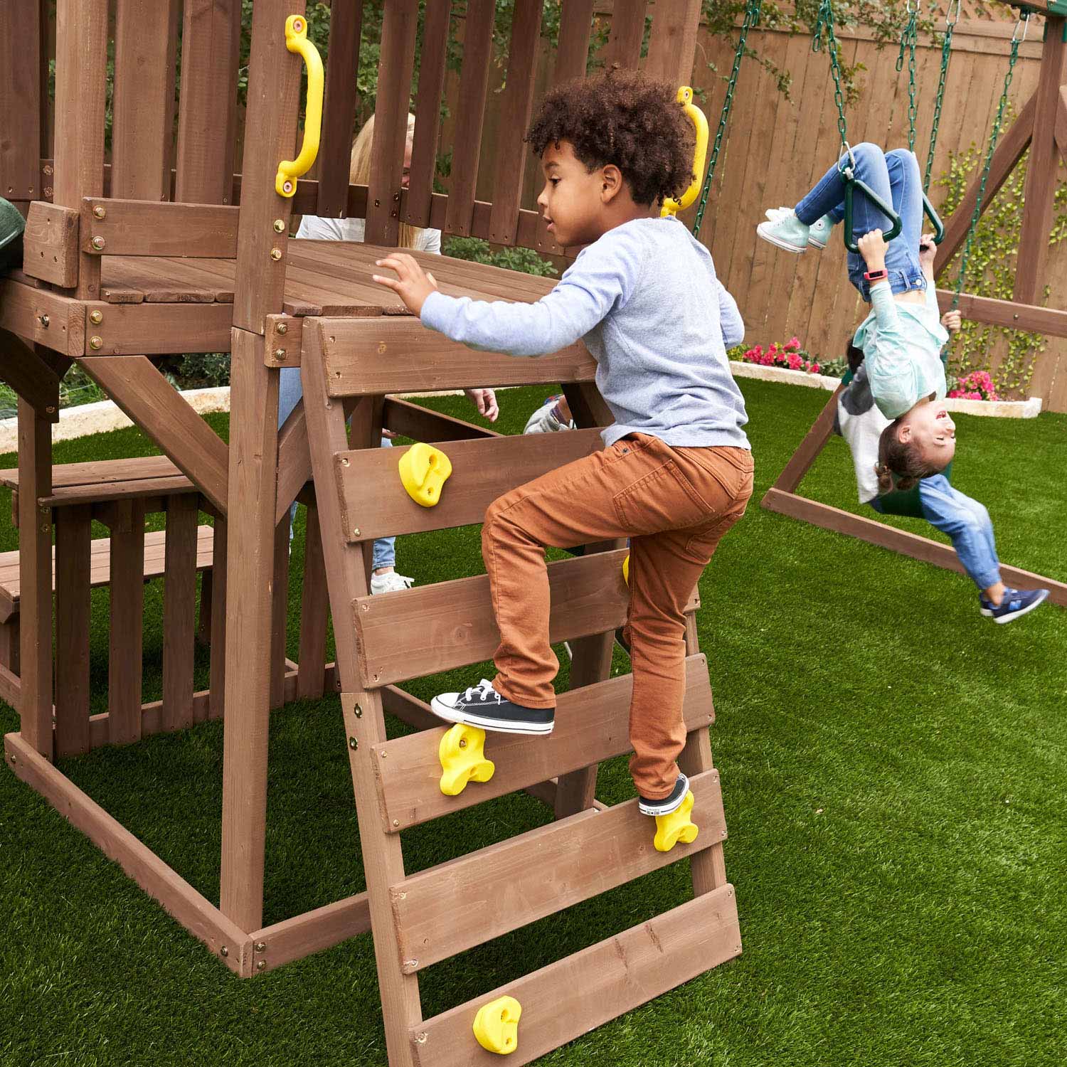 KidKraft Houten Speeltoren met Glijbaan en Schommels
