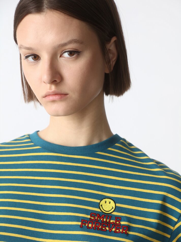 Camiseta cropped com carinha sorridente - Amarela