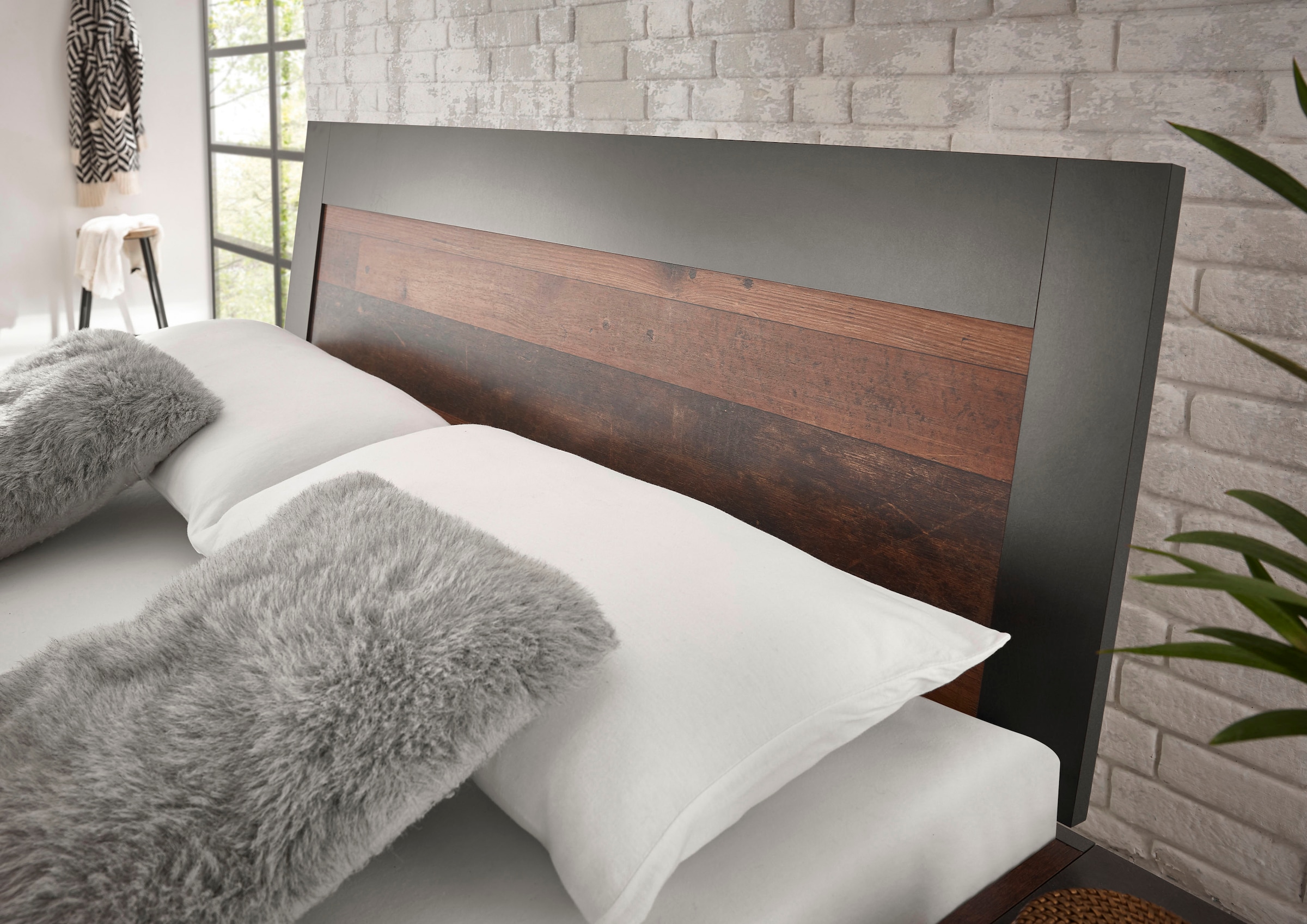 Home affaire Einzelbett »BROOKLYN Bett im Industrial Design, Bettgestell, Bettrahmen« Kopfteil in dekorativer Rahmenoptik, Liegefläche 140 x 200 cm