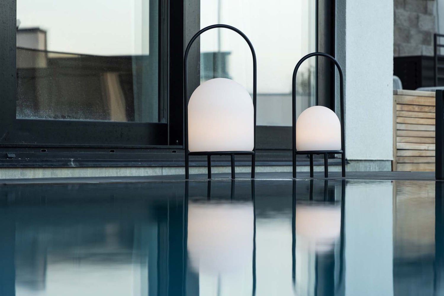 Colie LED tafellamp voor buiten, 26 x 53 x 26 cm, zwart. 26 x 26 x 53 cm