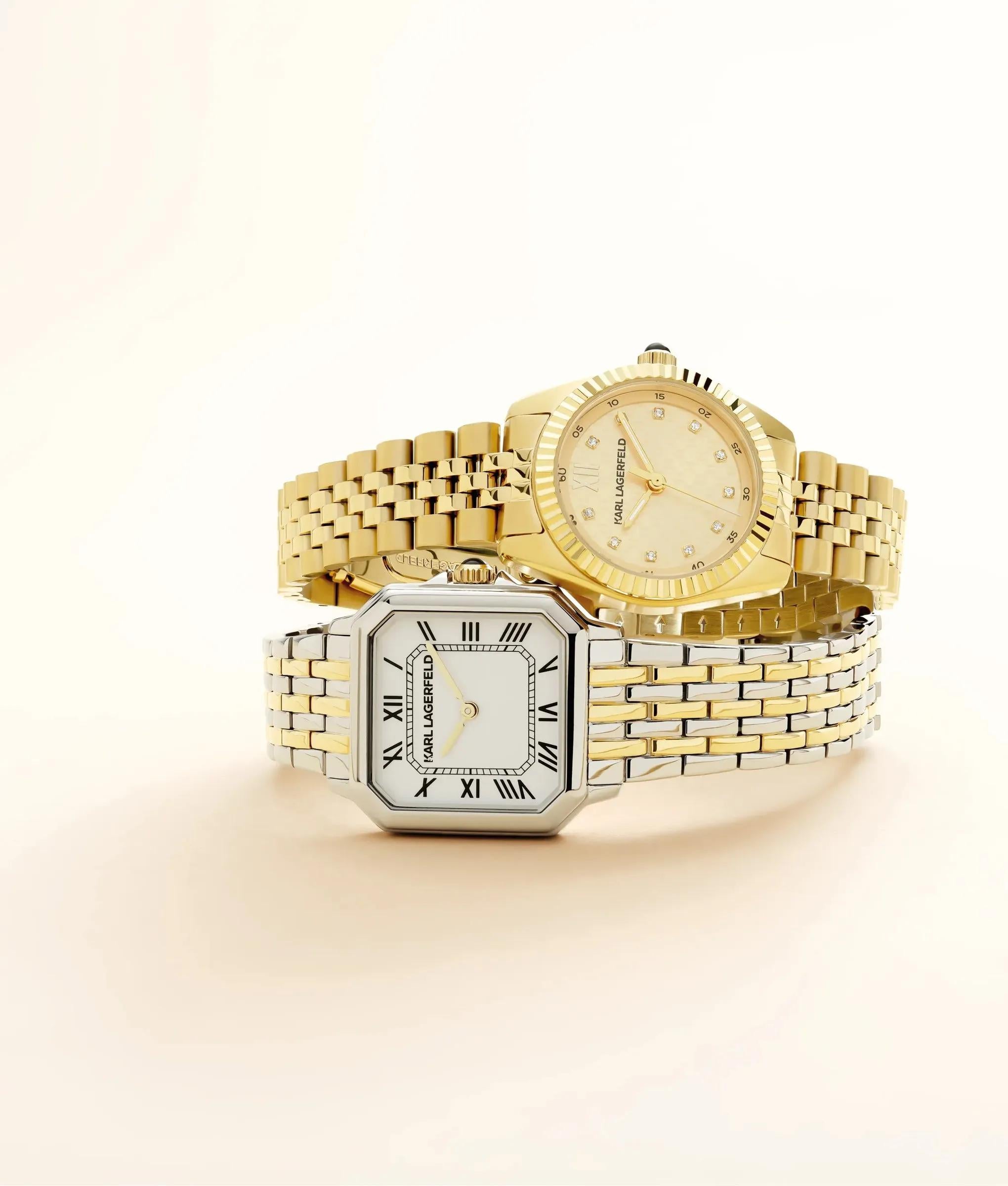 Set van een rond logo horloge en een armband met hartbedel