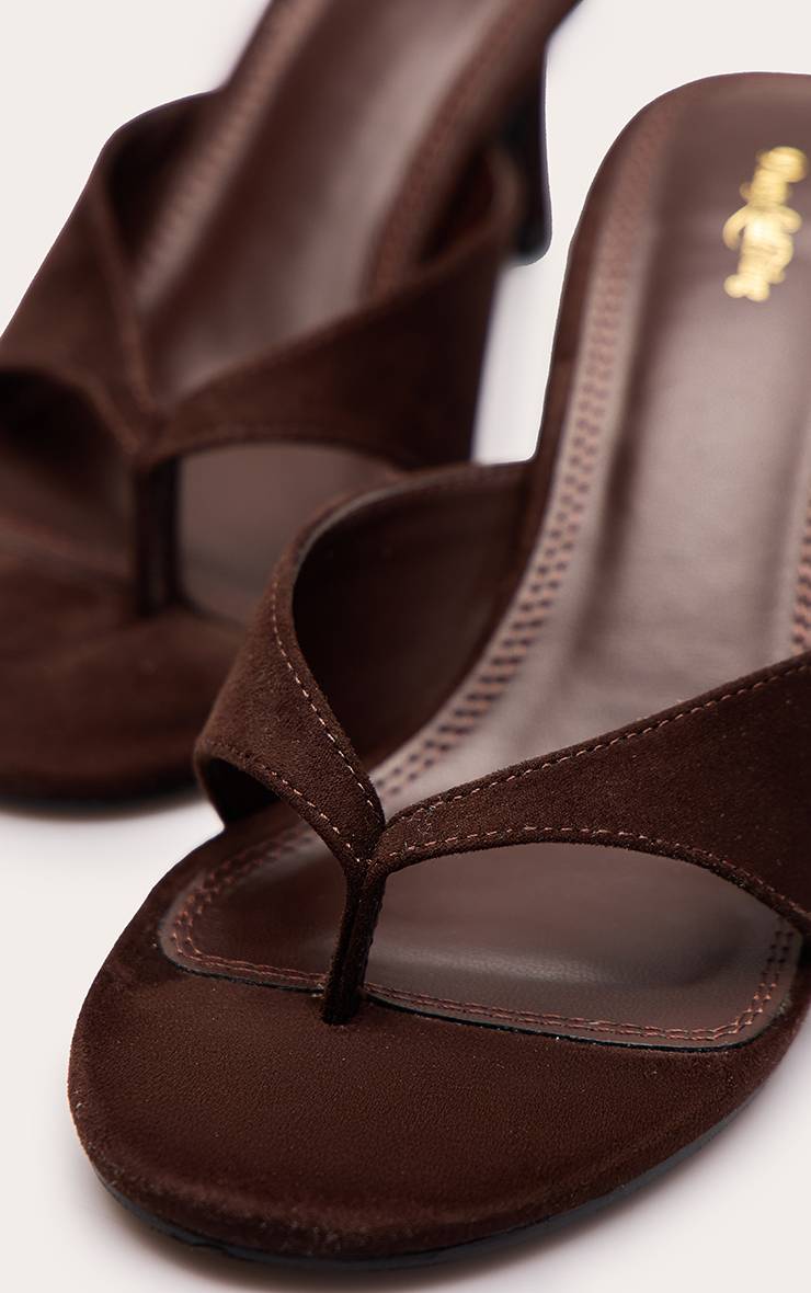 Chocolat Mules À Talons En Synthétique Avec Bride Entre-orteils