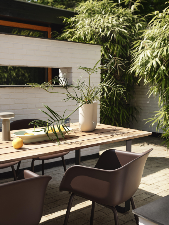 Muuto Fiber tuinstoel met armleuning groen