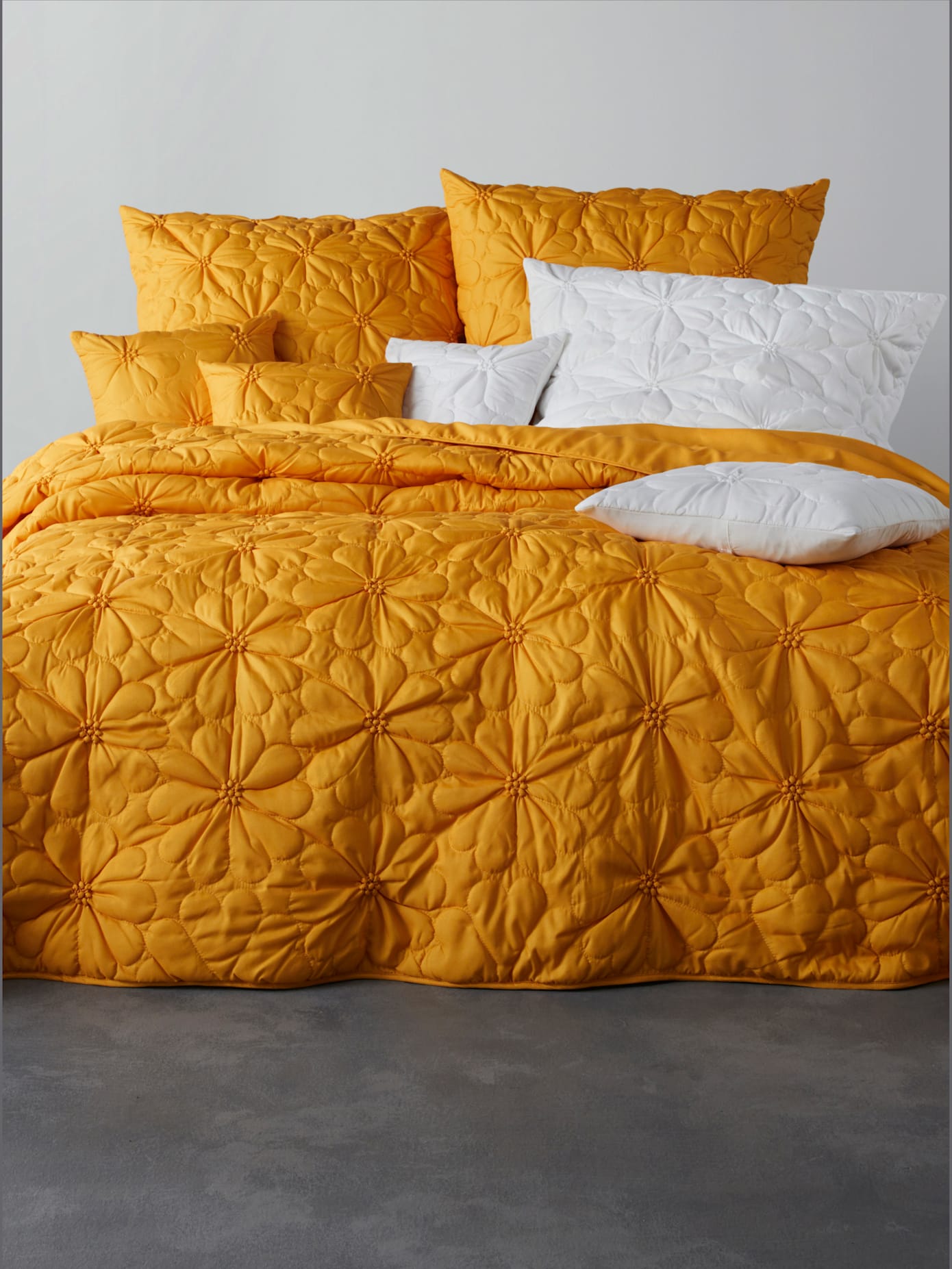 Couvre-lit aspect soyeux 100% polyester