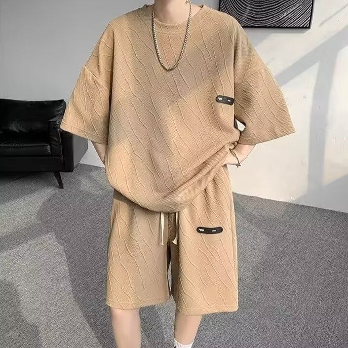 Maxelane - Set: T-shirt met ronde hals en applicatie, elleboogmouwen + shorts met trekkoord in de taille