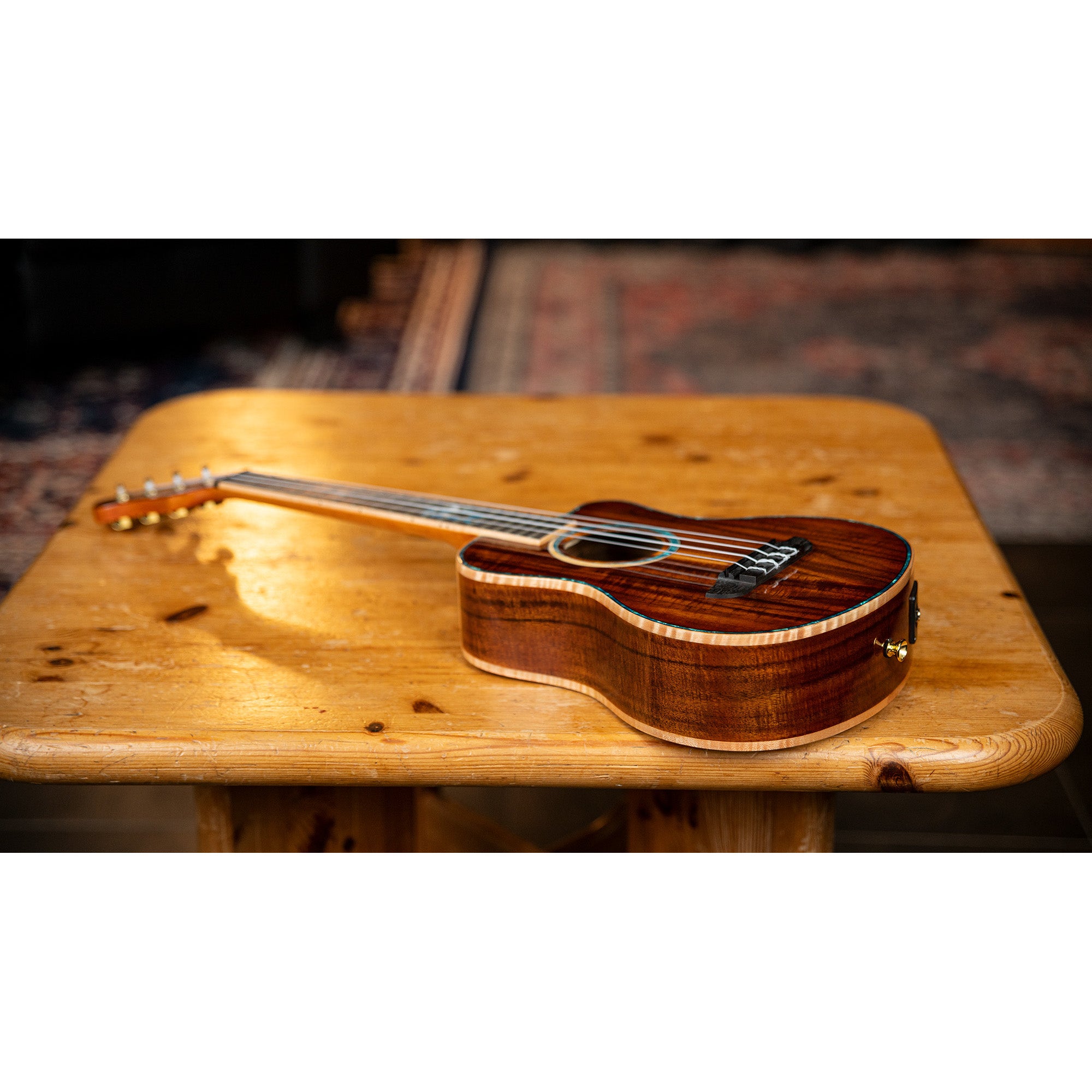 Ortega 30th Anniversary Series RUHZ30TH-BW E/A tenor ukelele met gigbag