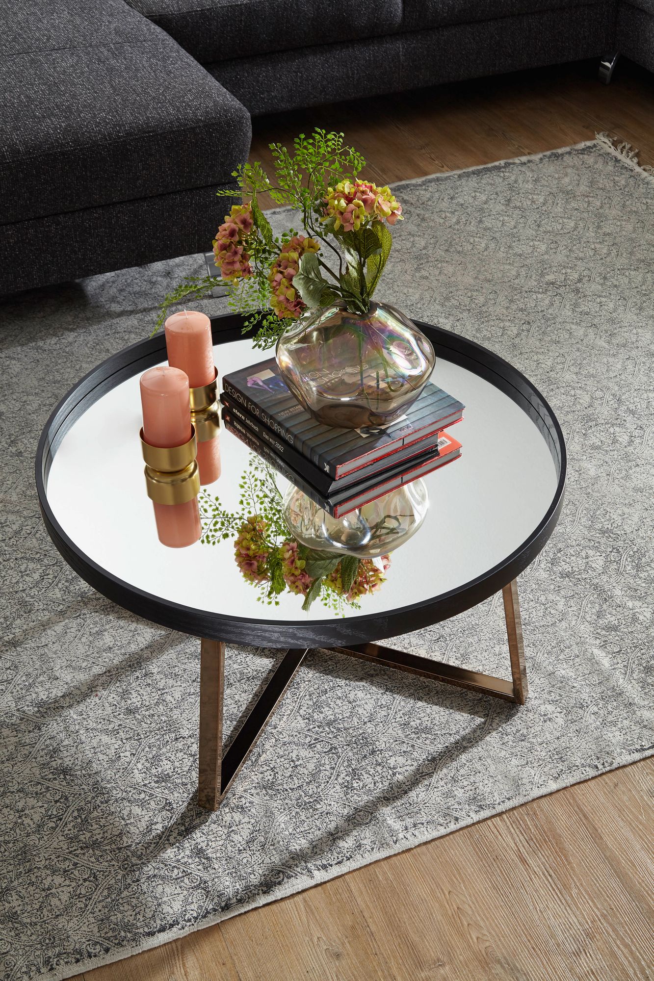 KADIMA DESIGN Couchtisch Rund Gold, Metall und Glas, eleganter Wohnzimmertisch, 78x42,5 cm.