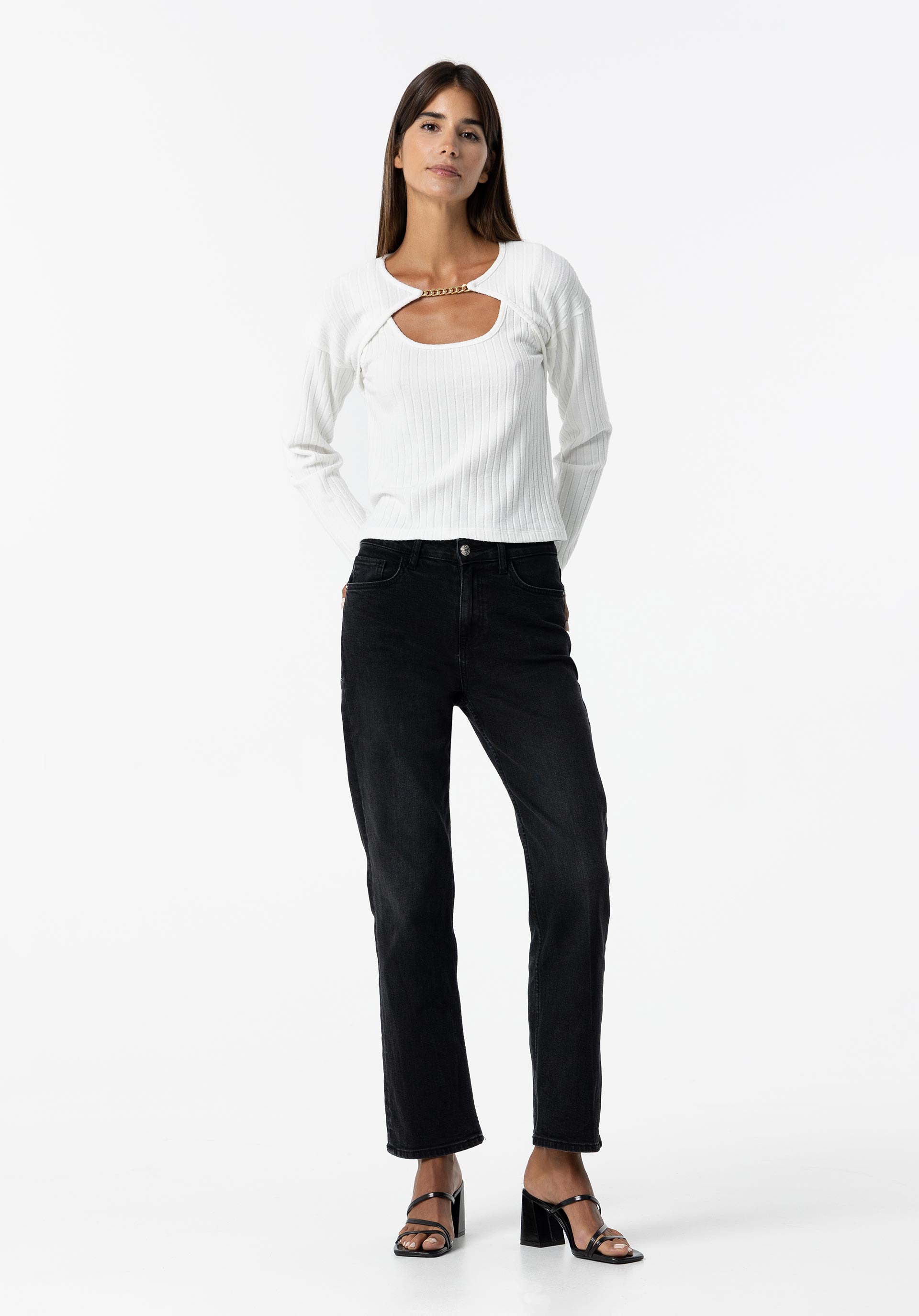 T-shirt Cut Out com Aplicação Dourada