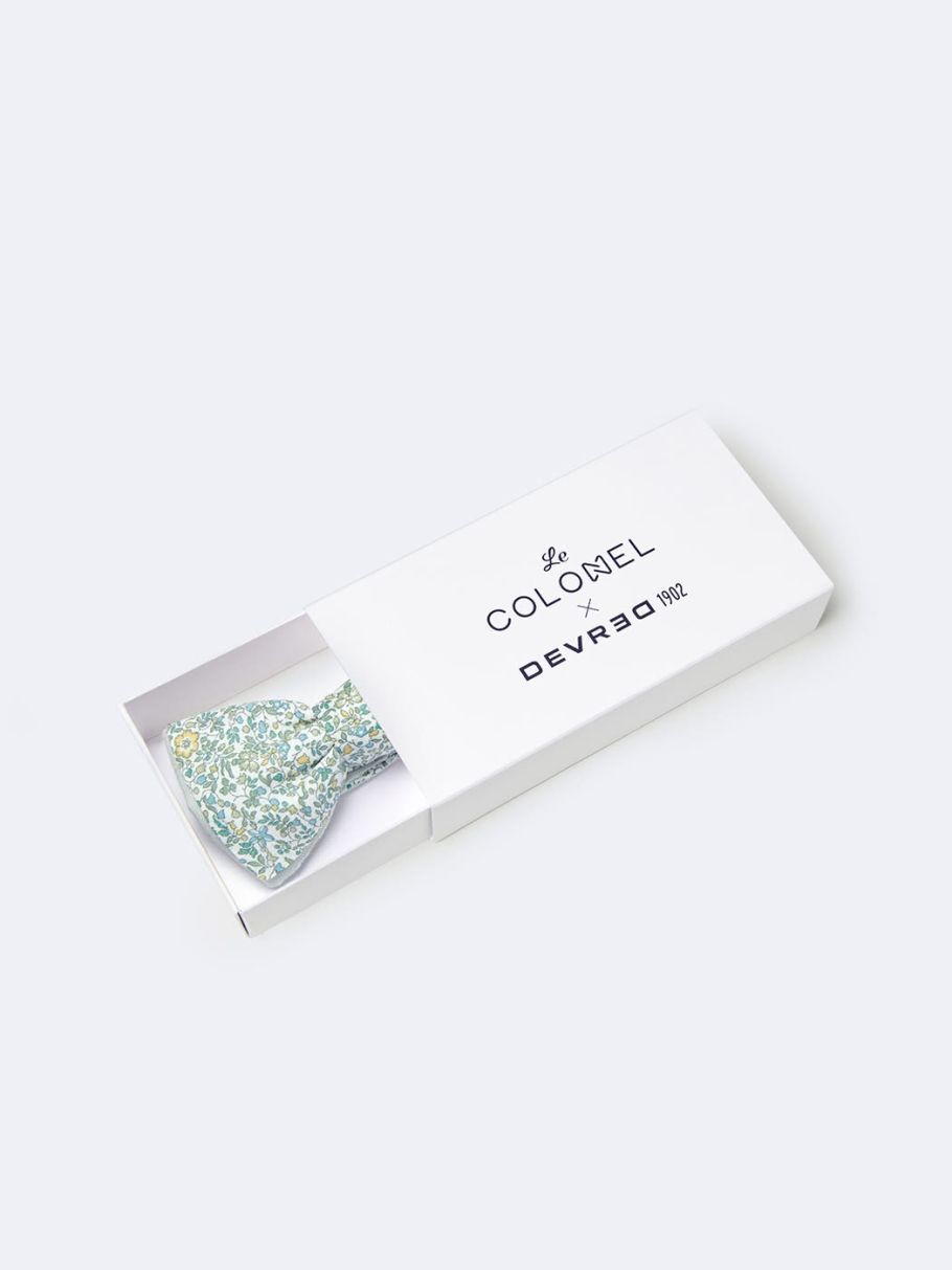 Noeud papillon en coton fleuri