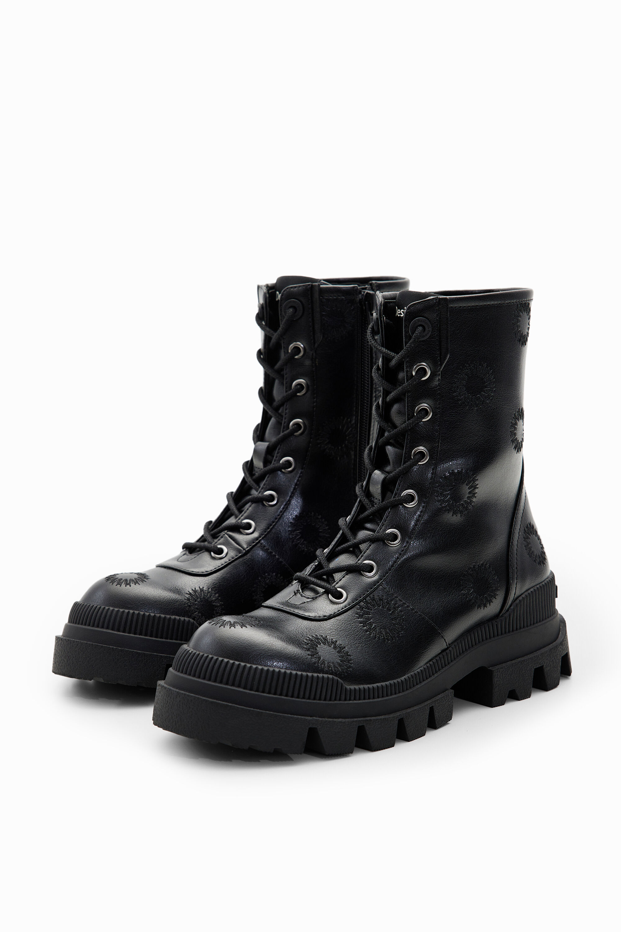 Botas de treino bordadas