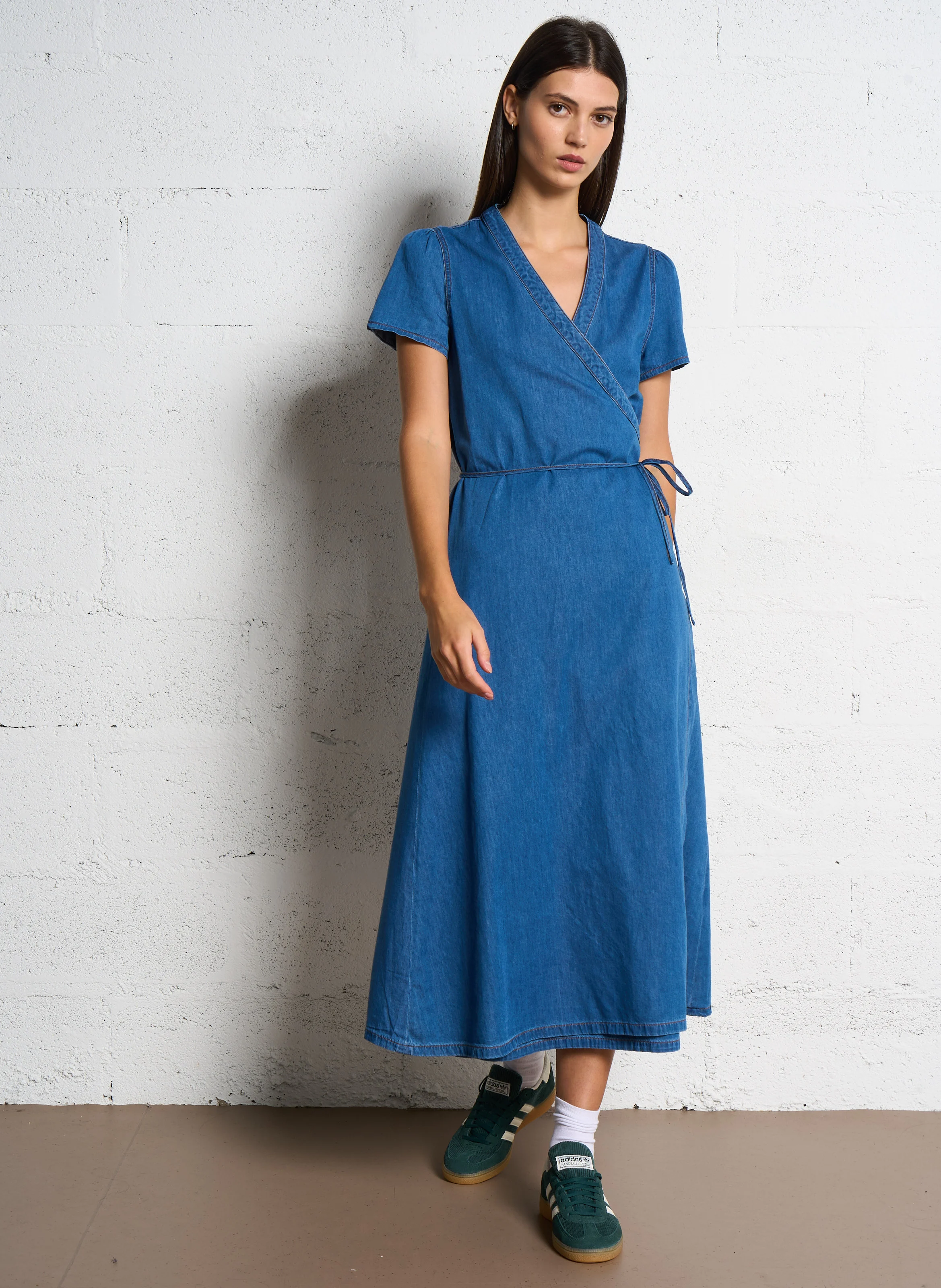 RILEY - Robe longue portefeuille en coton mélangé | Jean brut