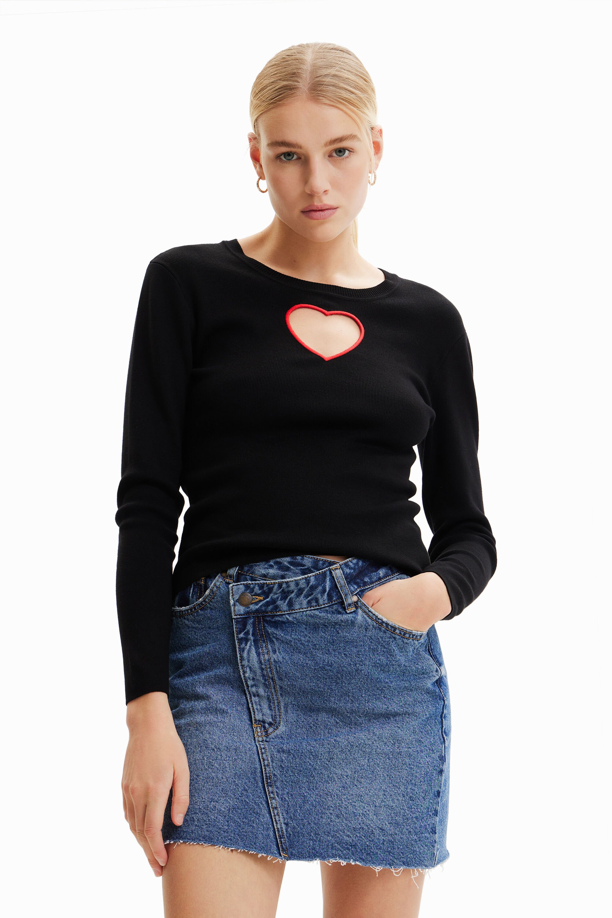 Pull découpe cœur