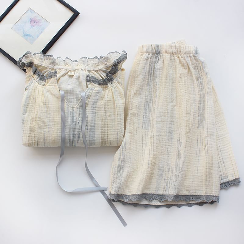 Dogini - Pyjamaset: gestreepte top met korte mouwen en kanten rand + korte broek